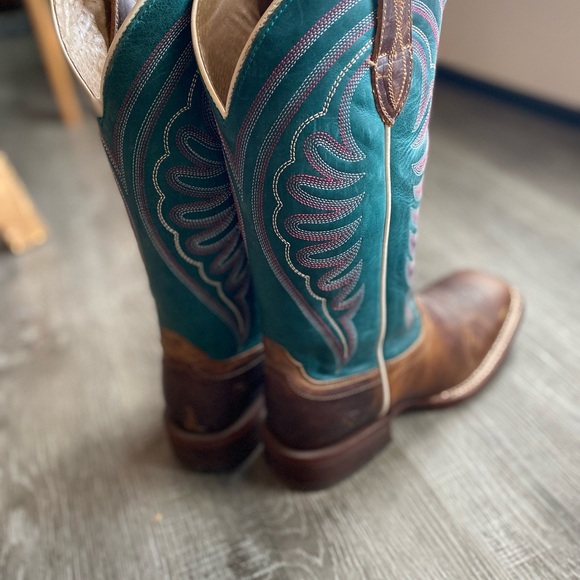 New Ariat Circuit Shiloh Western Boot size 7 women’s. - Picture 2 of 4